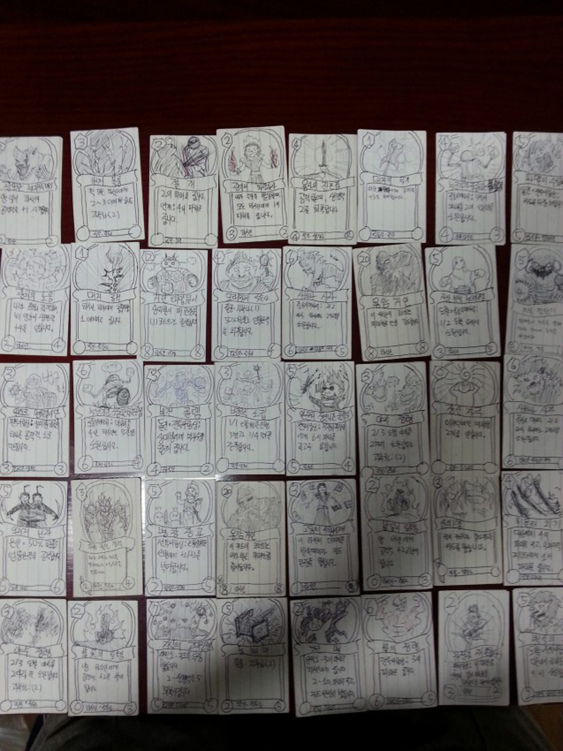 Illustration for article titled Reclutas coreanos idean una genial manera de jugar a Hearthstone: con lápiz y papel